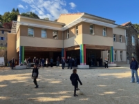 ECOLE DU SEQUOIA  Cours et extérieur 3